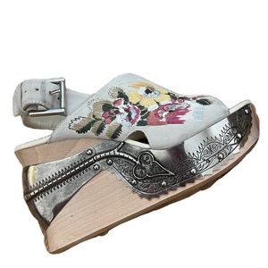 Alexander Mcqueen Cream Embroidered Platform Heels